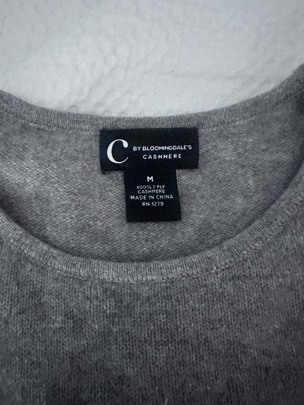 Bloomingdale’s Cashmere Colorblock Sweater M Gray Black 100% Cashmere Luxe Soft - Picture 4 of 4